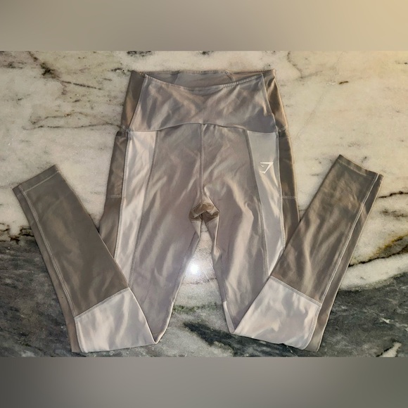 Gymshark Pants - Gymshark Gray Leggings  - Size Medium - Full Length - Side Pockets